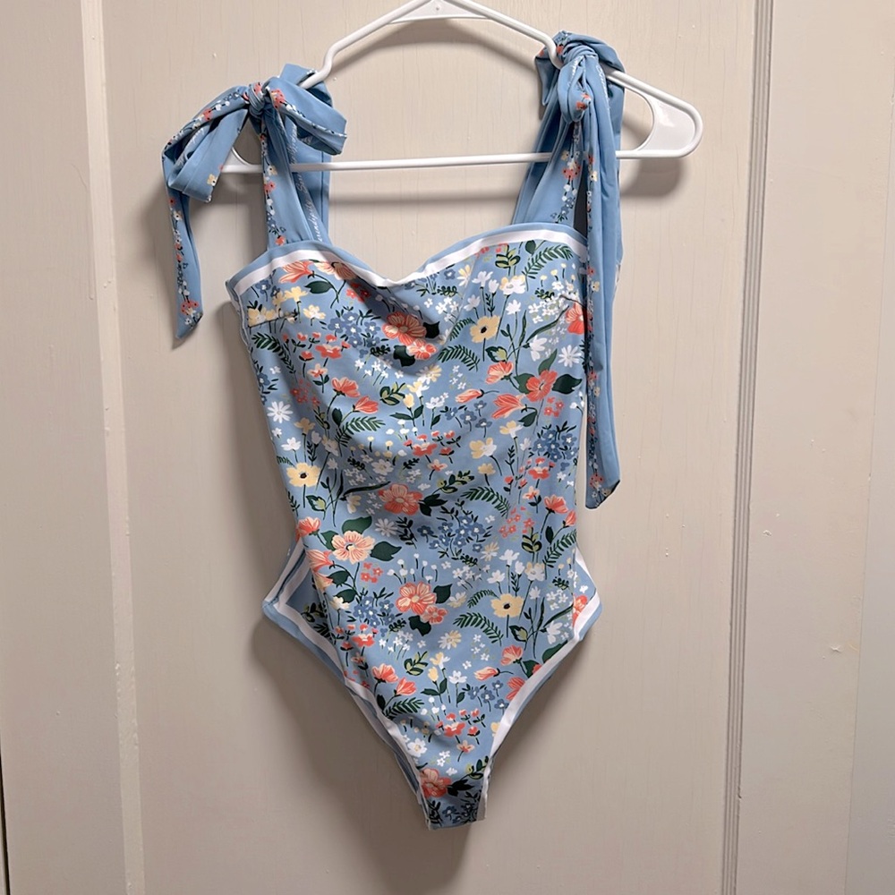 Reversible Size Small bathing suit. New without tags